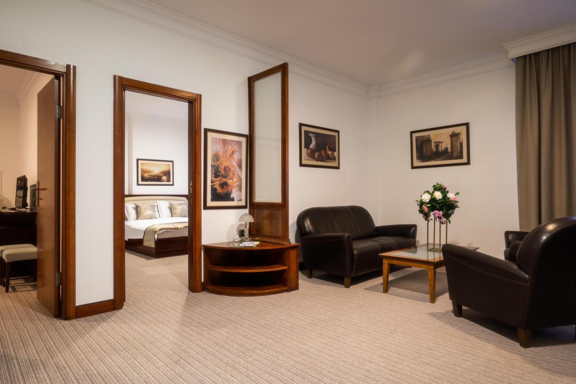 Hotel Mio City Kúla Kültér fotó